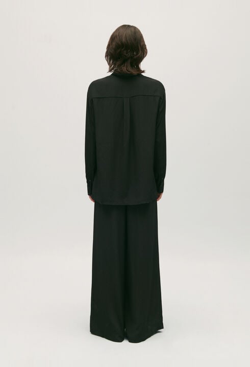 Camisa fluida negra de seda