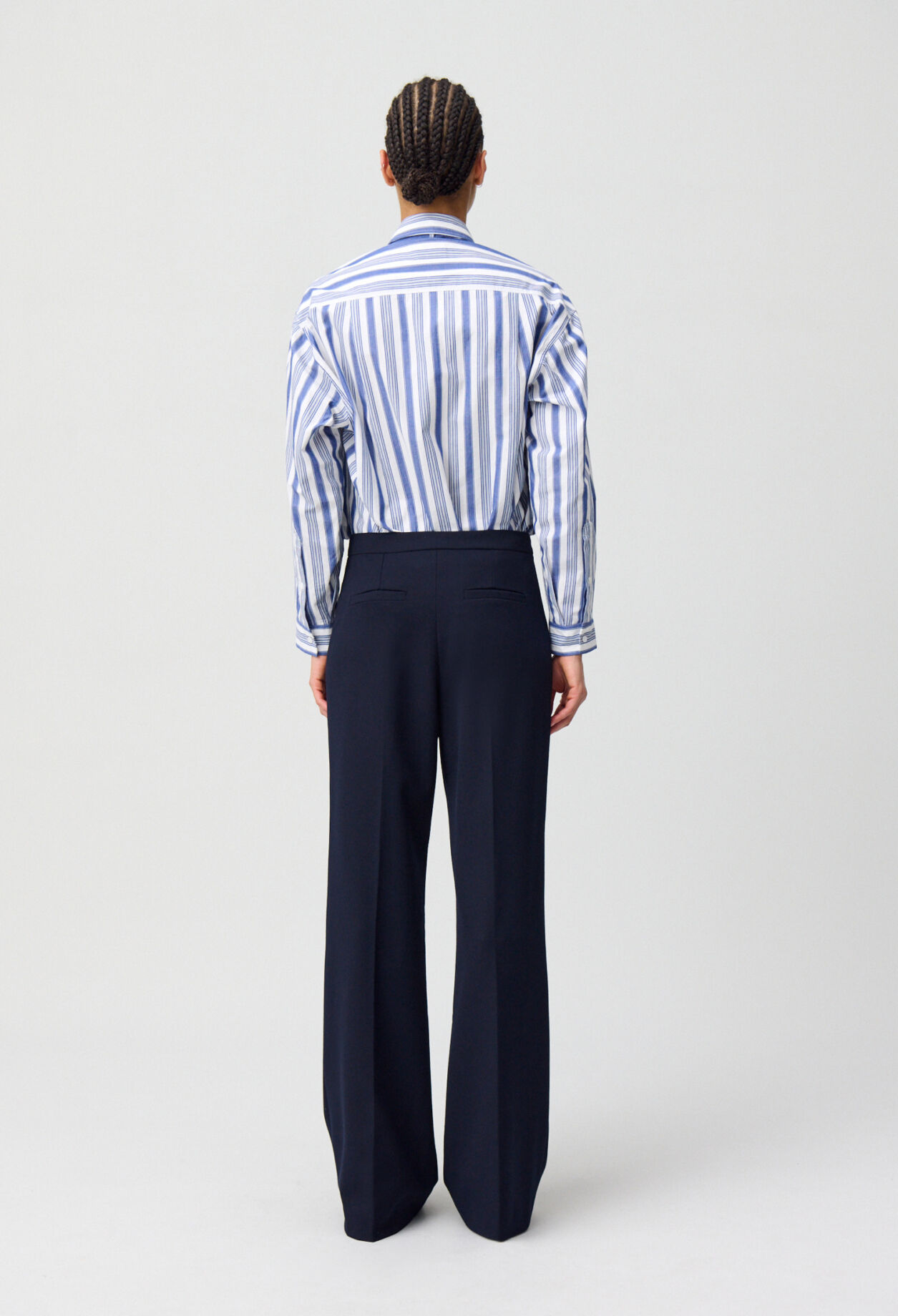 Pantalón recto con botones