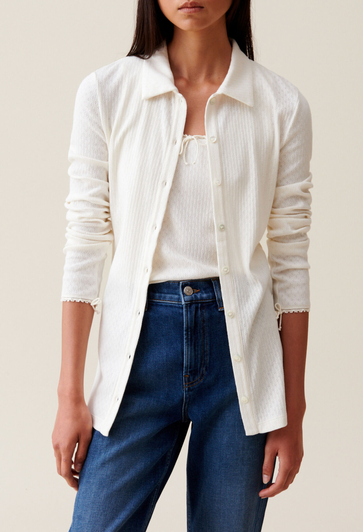 Top crudo con cuello de camisa