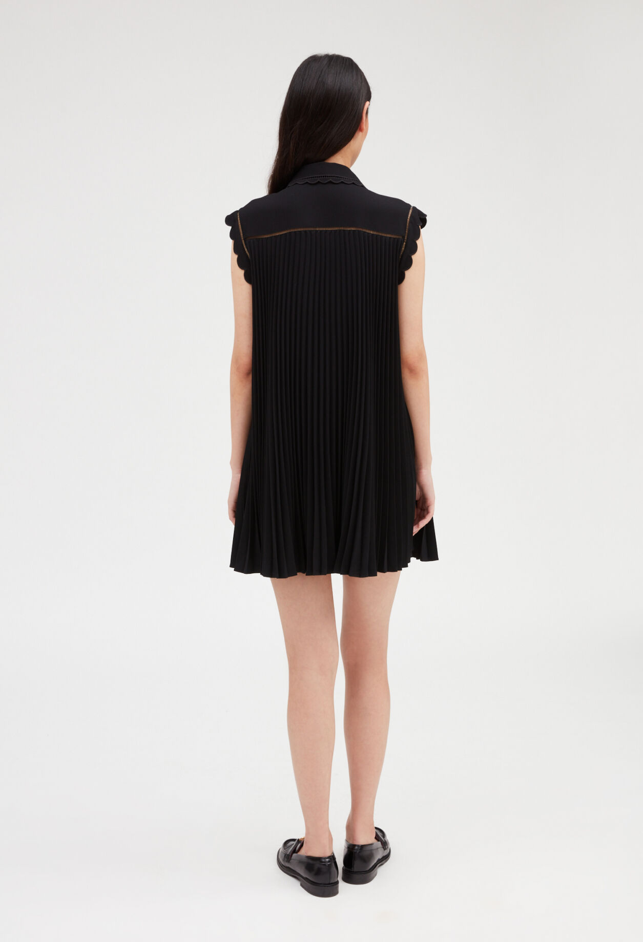 Vestido corto plisado