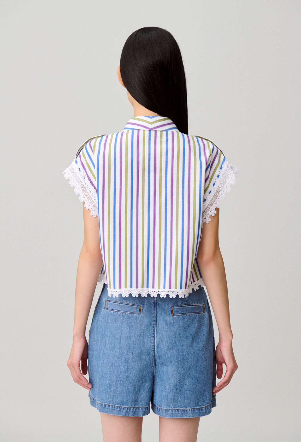 Camisa a rayas con encaje