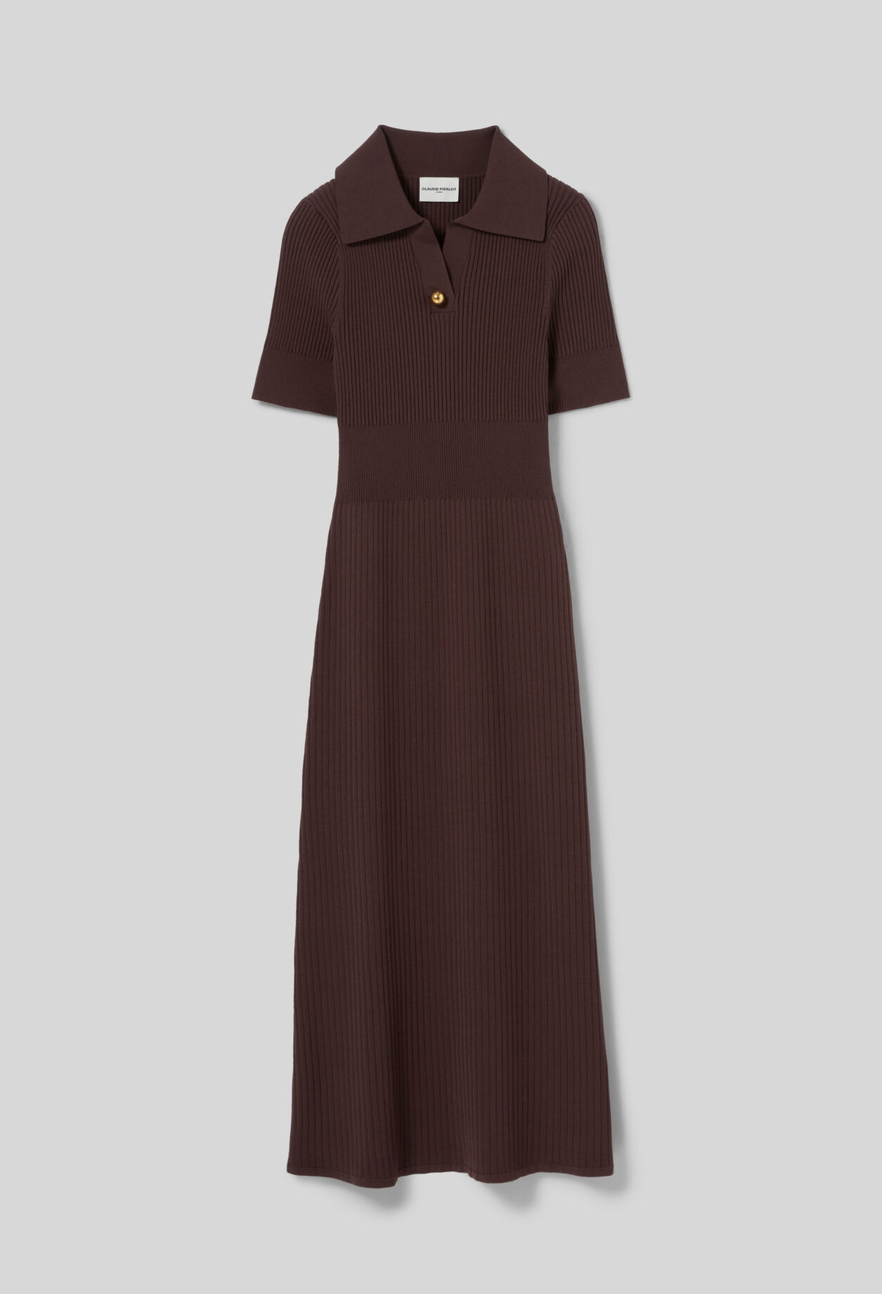 Vestido de punto de longitud media.