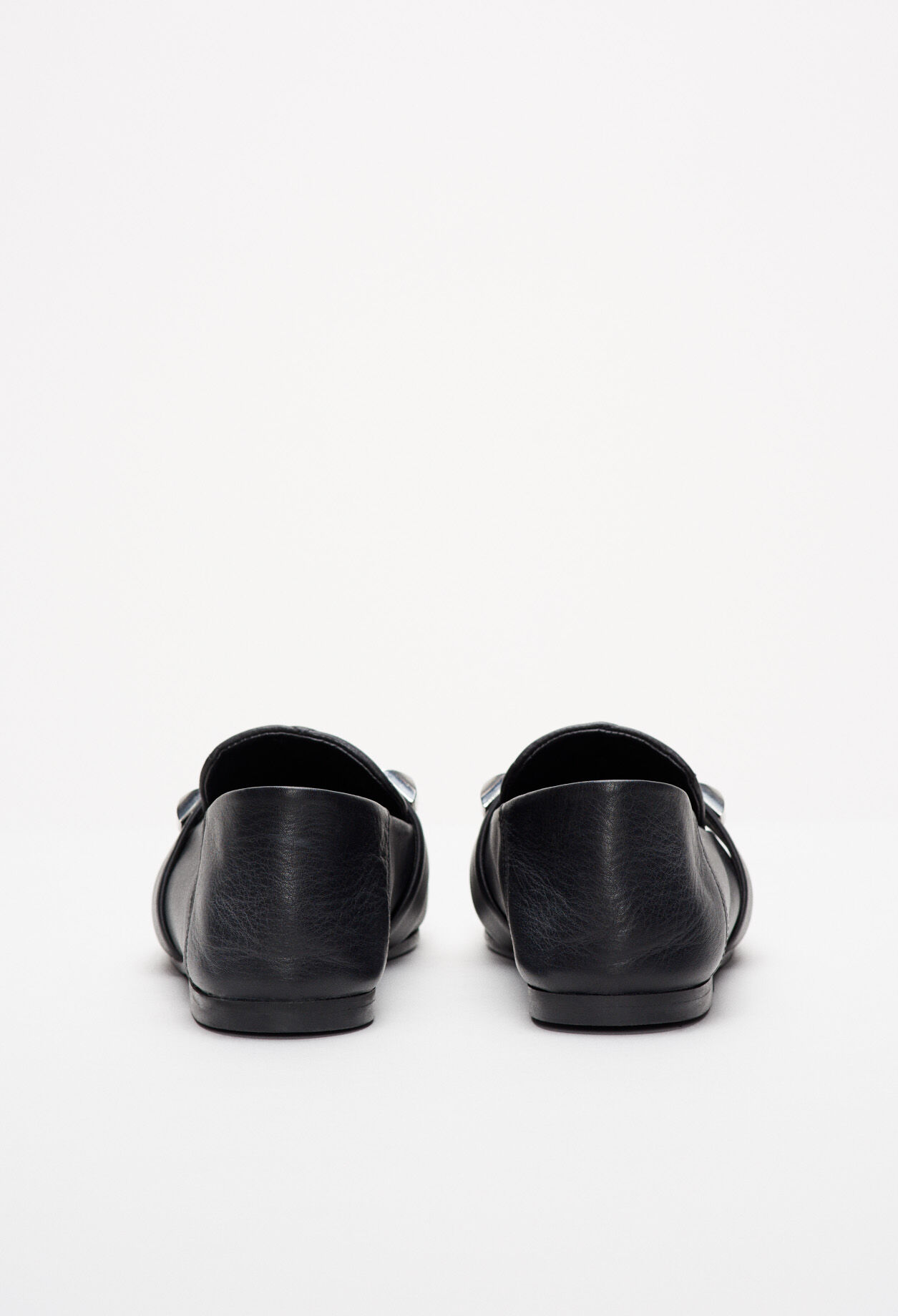 Mocasines con tachuelas