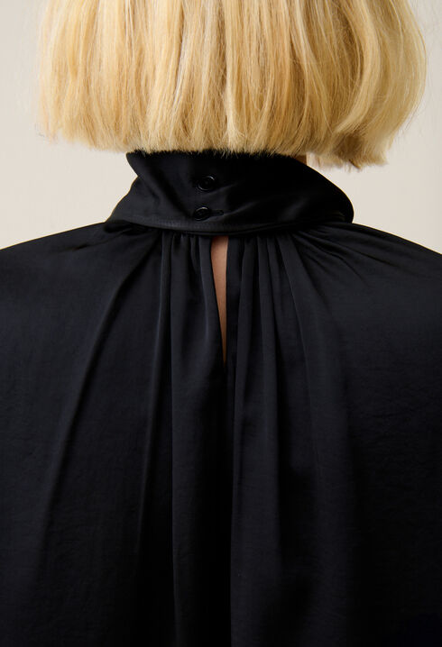 Vestido fluido cuello lazo negro