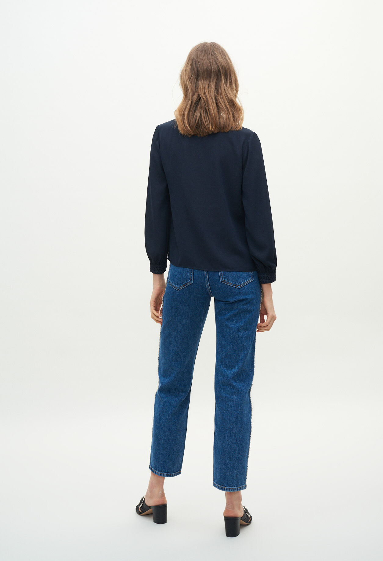 Blusa con puños bordados
