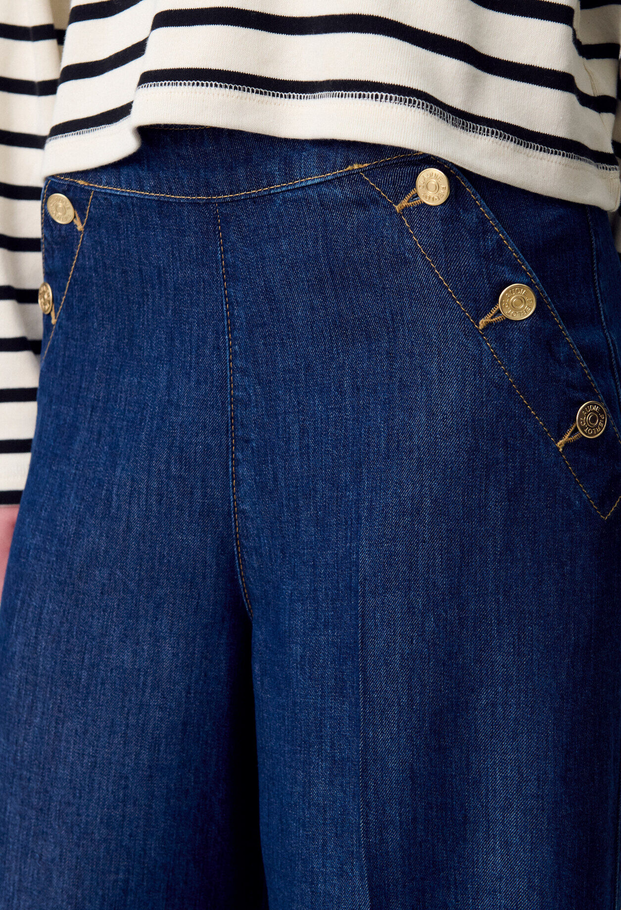 Pantalón vaquero ancho con botones