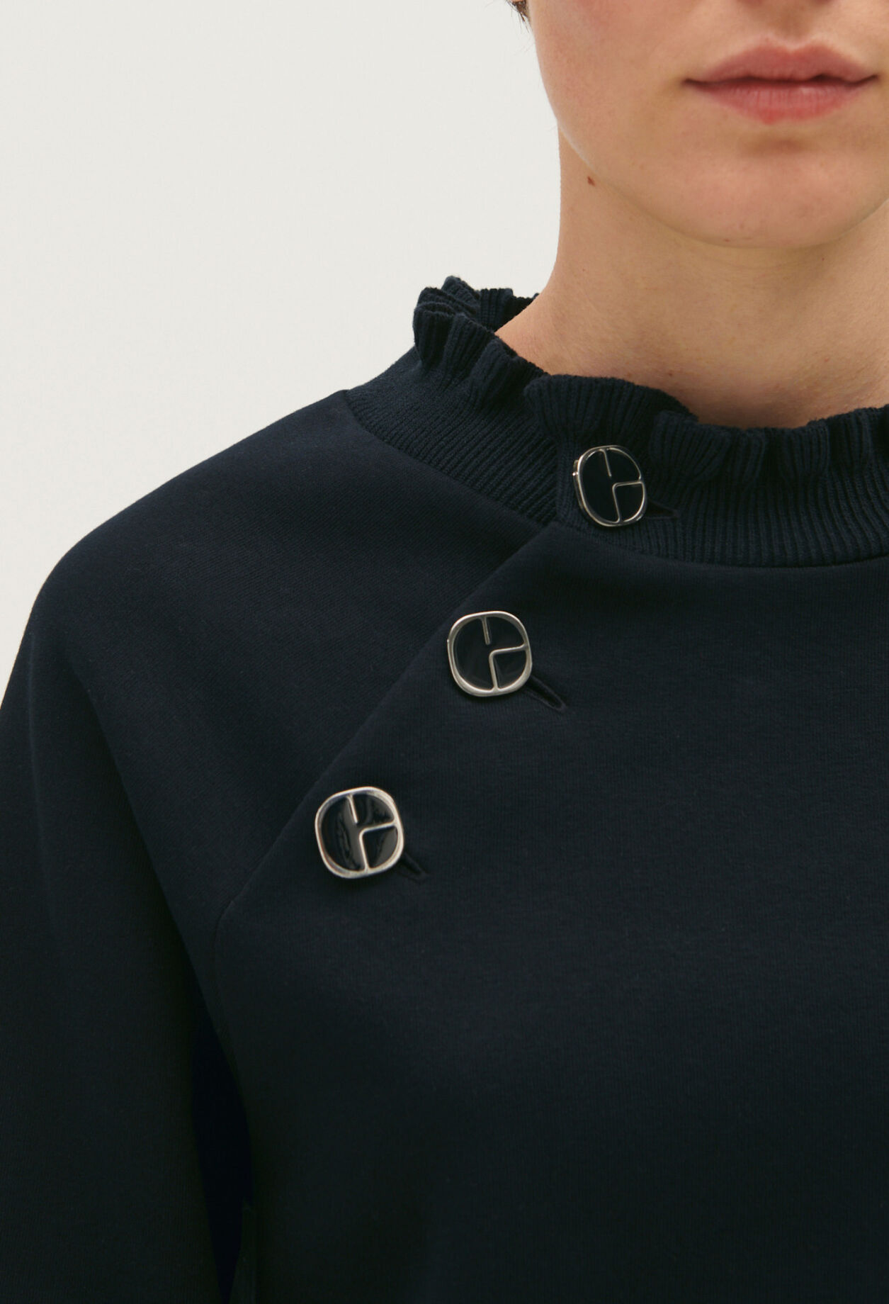 Sudadera con cuello de volantes