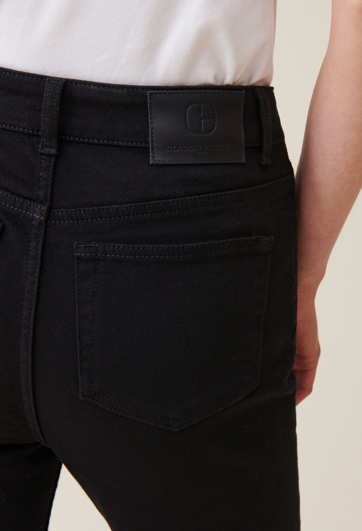 Vaqueros slim negros de tiro medio