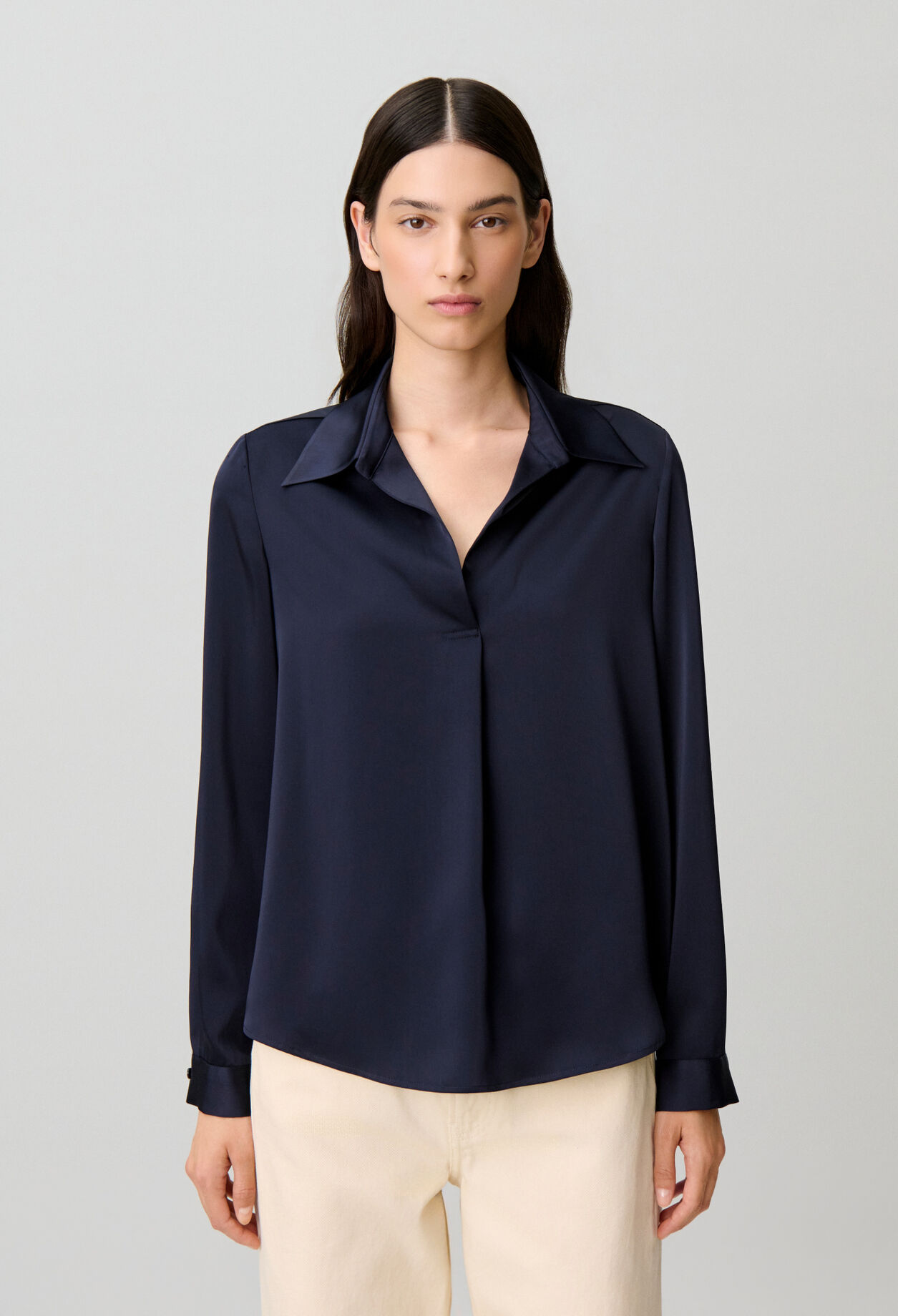 Blusa recta con pliegues