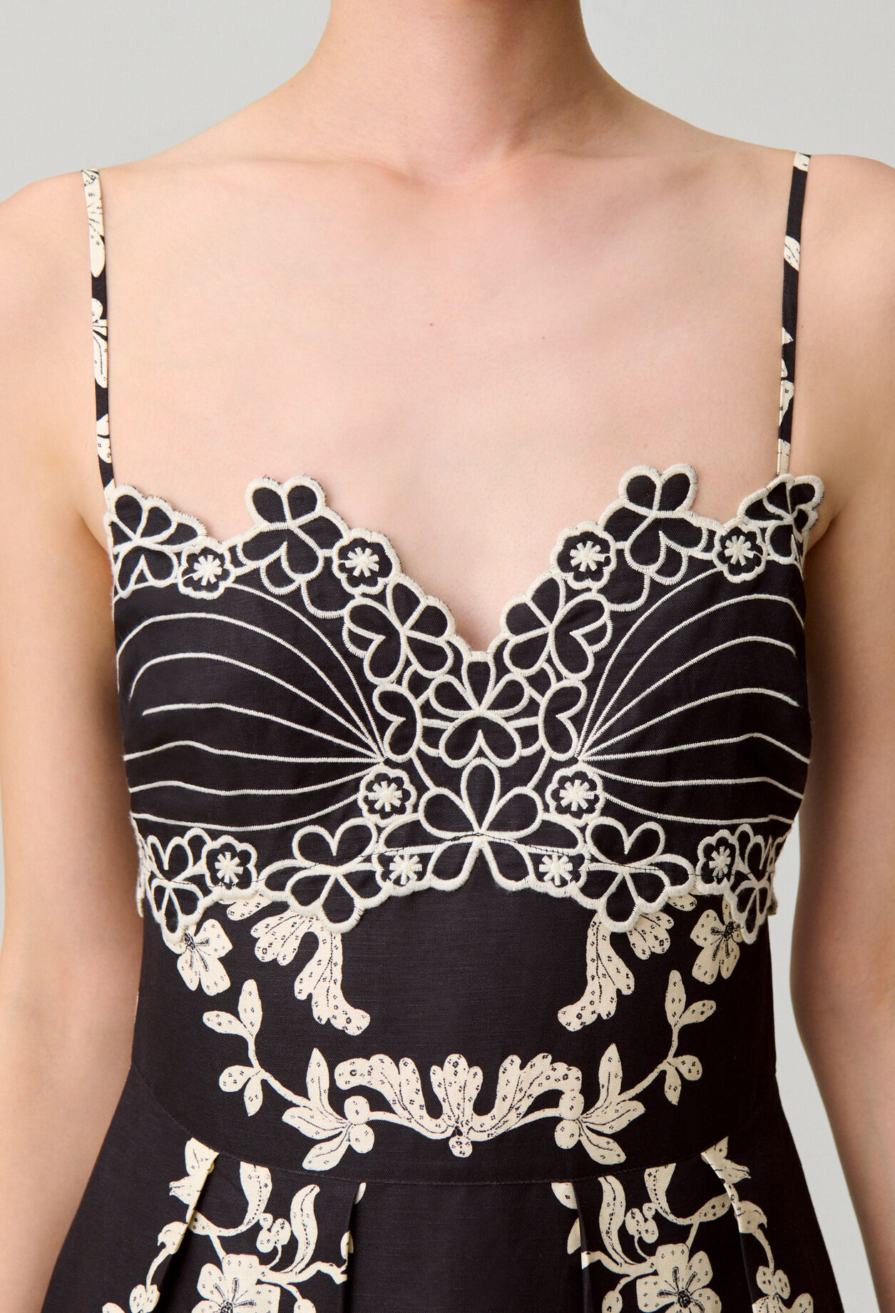 Vestido tirantes bordados florales