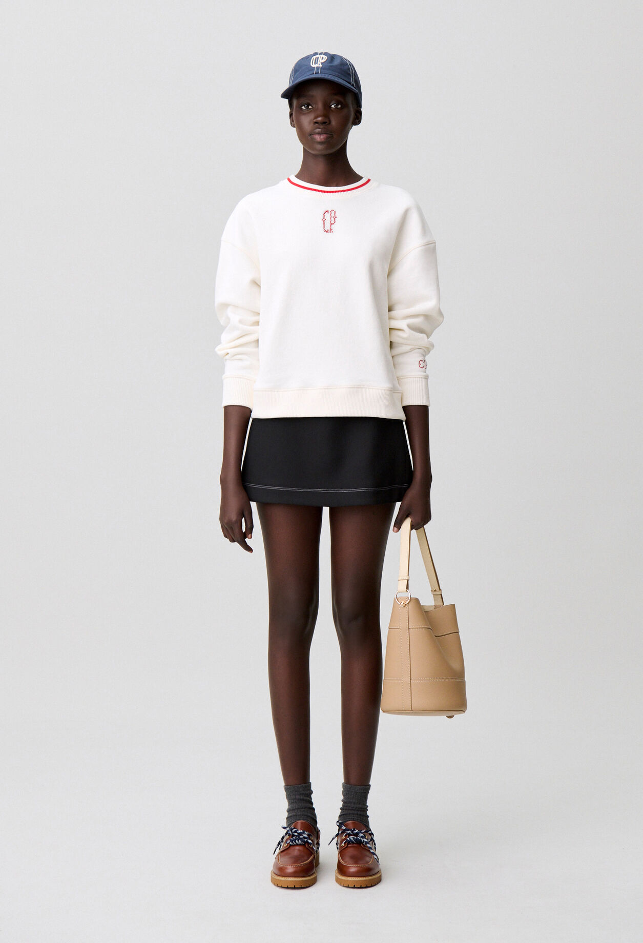 Sudadera cuello redondo bordado CP