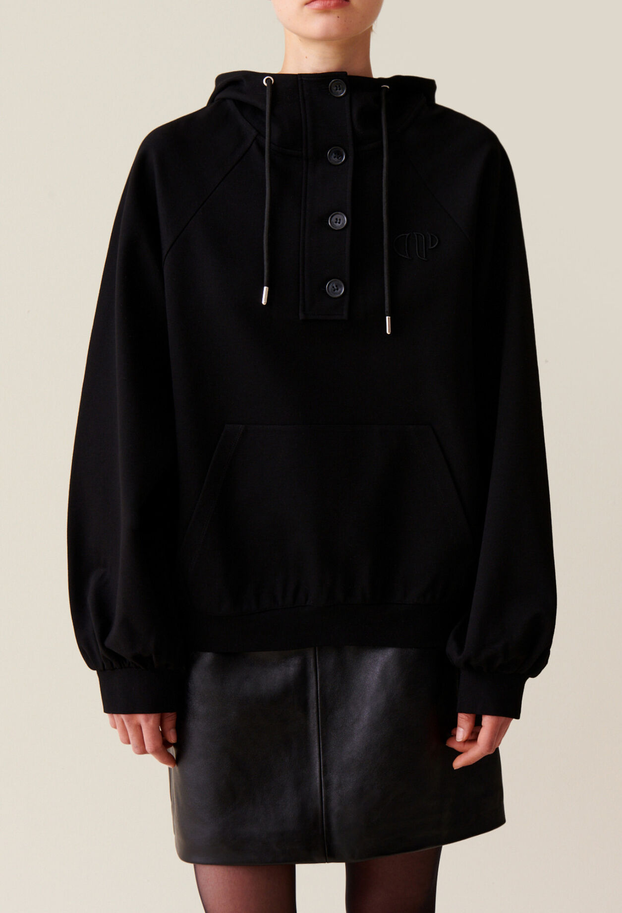 Sudadera con capucha negra oversize