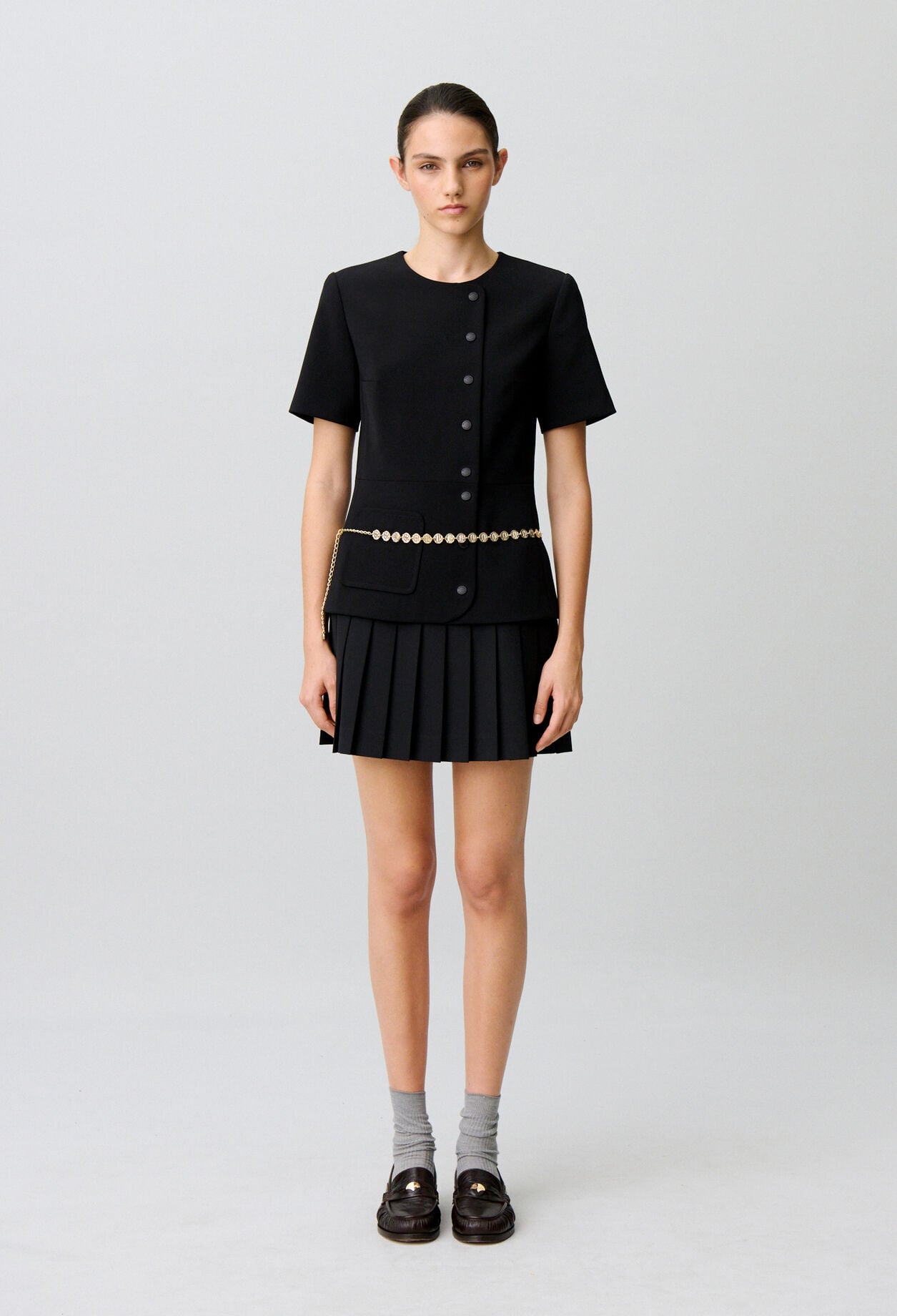Vestido corto bajo plisado peplum
