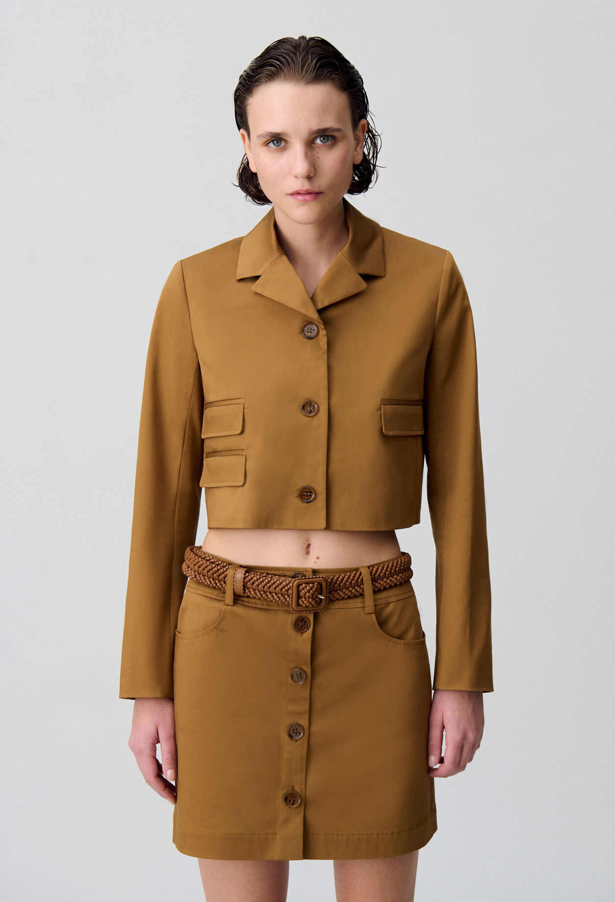 Chaqueta corta con cuello de solapa