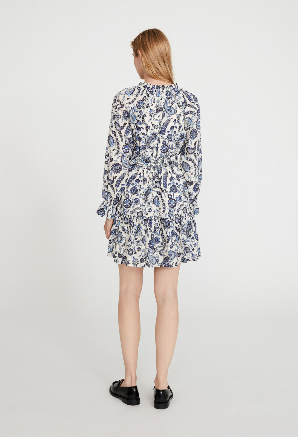 Vestido con cinturón y estampado floral