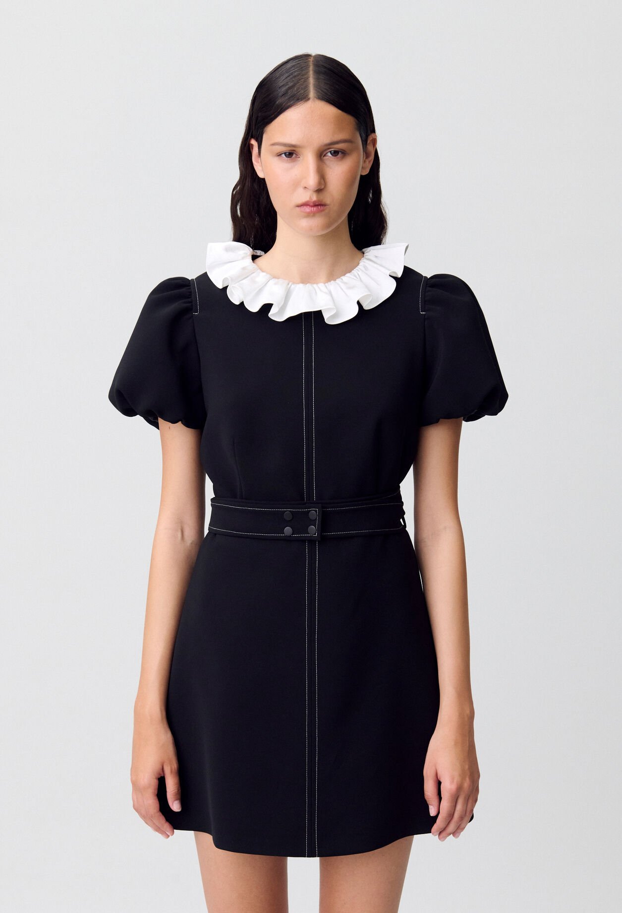 Vestido corto con cuello