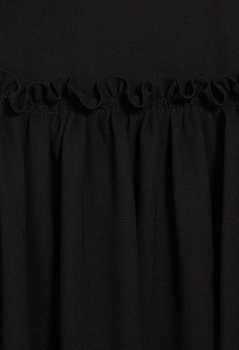 Vestido corto negro de volantes