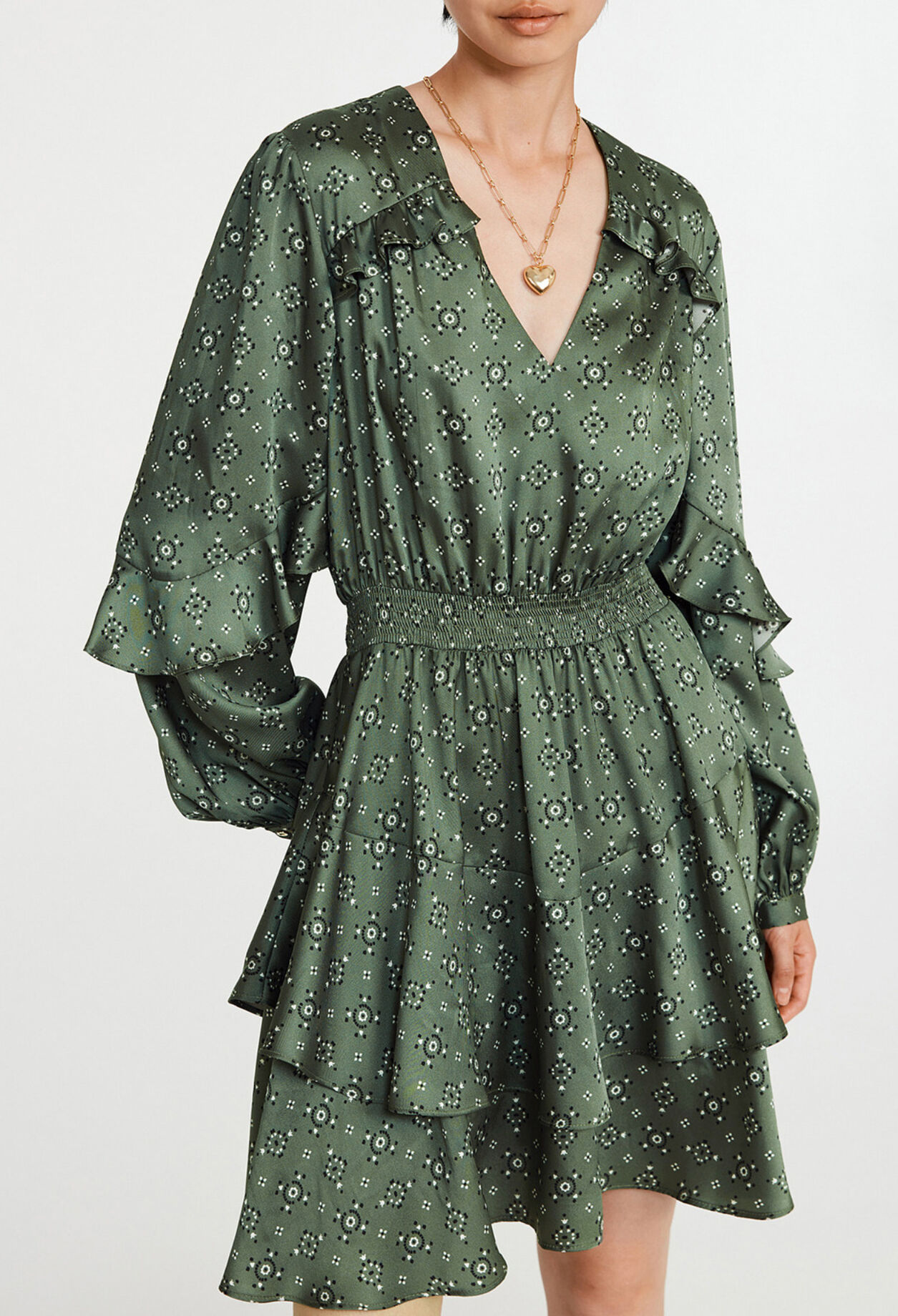 Vestido corto con cintura ajustada