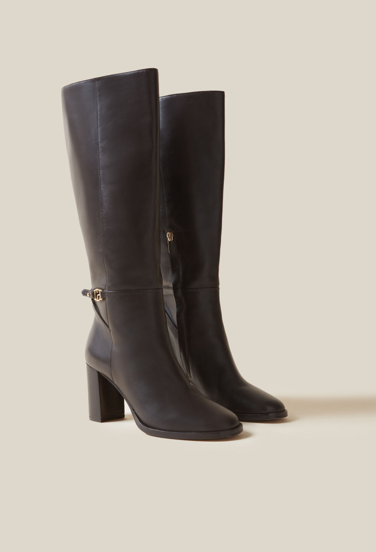 Botas de charol logo CP