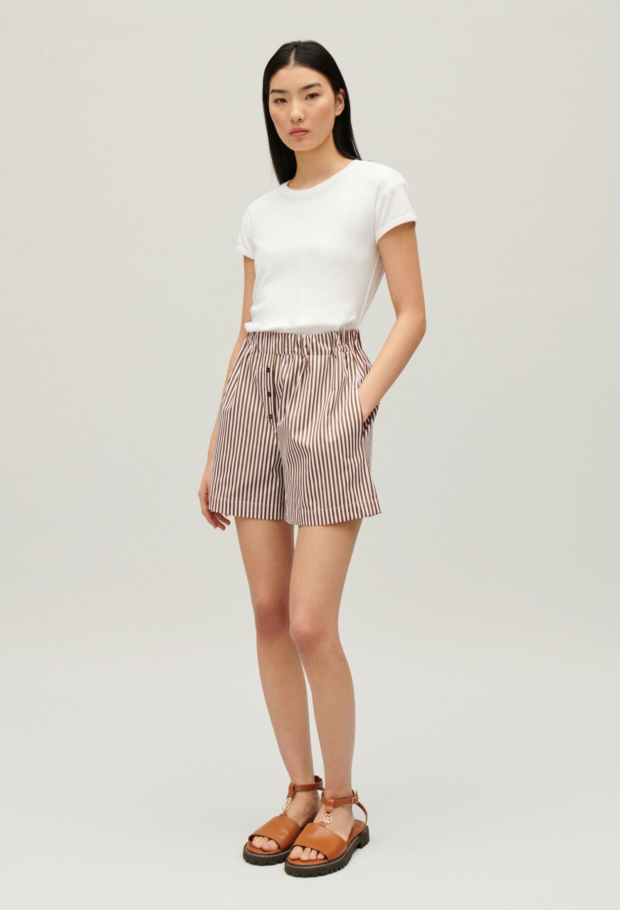 Short de rayas en bronce