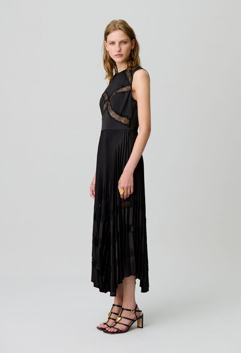 Vestido largo satinado plisado
