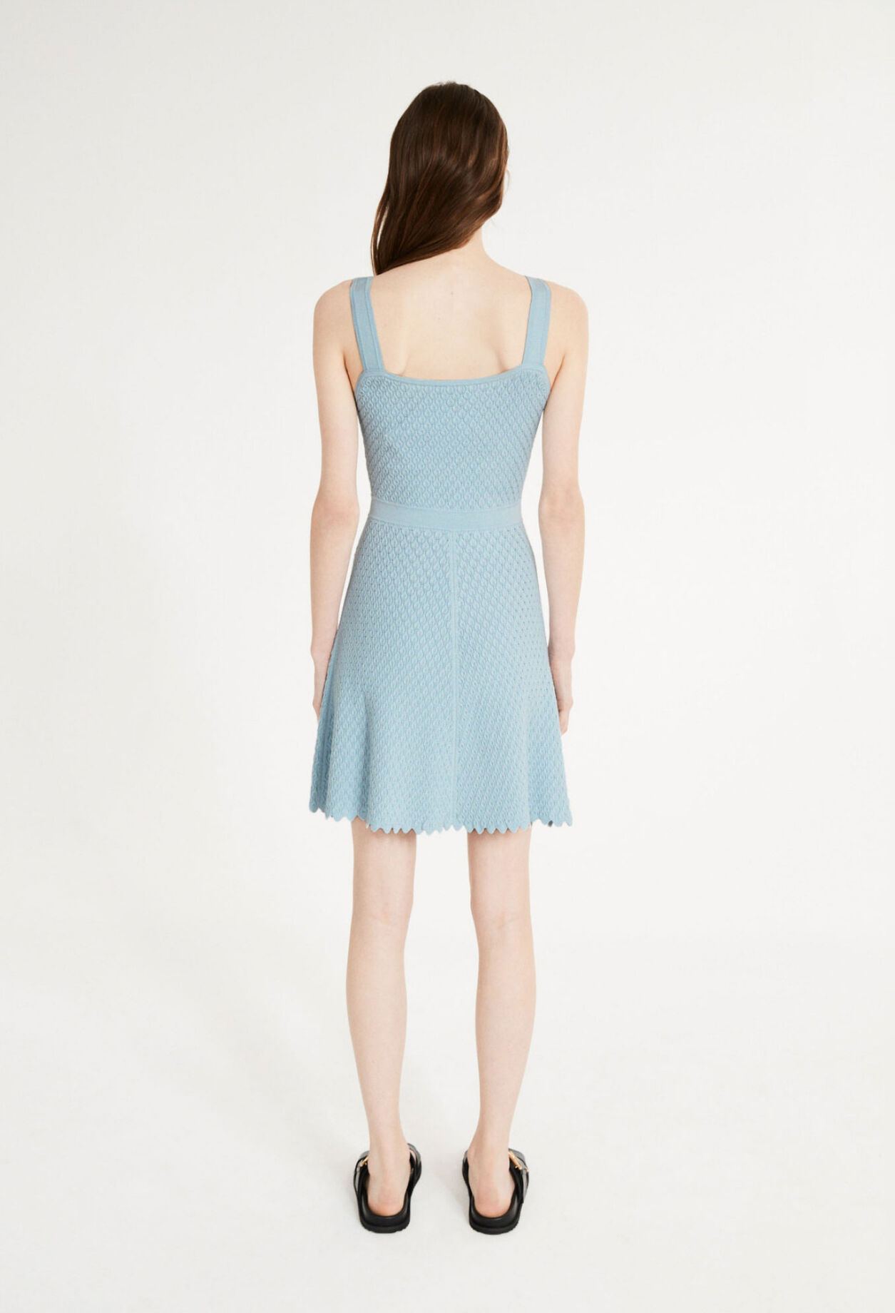 Vestido corto acampanado