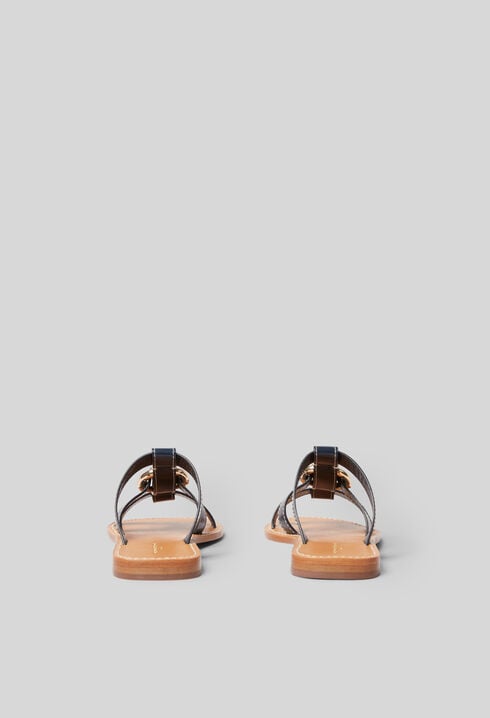 Sandalias con tiras y anillo