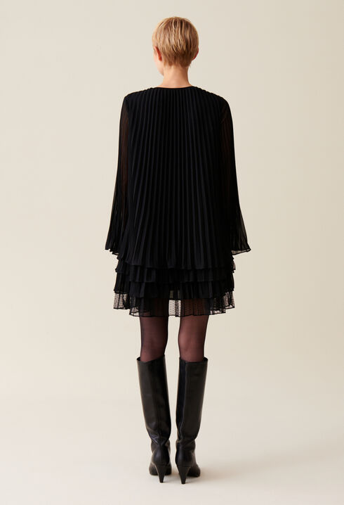 Vestido corto negro volantes