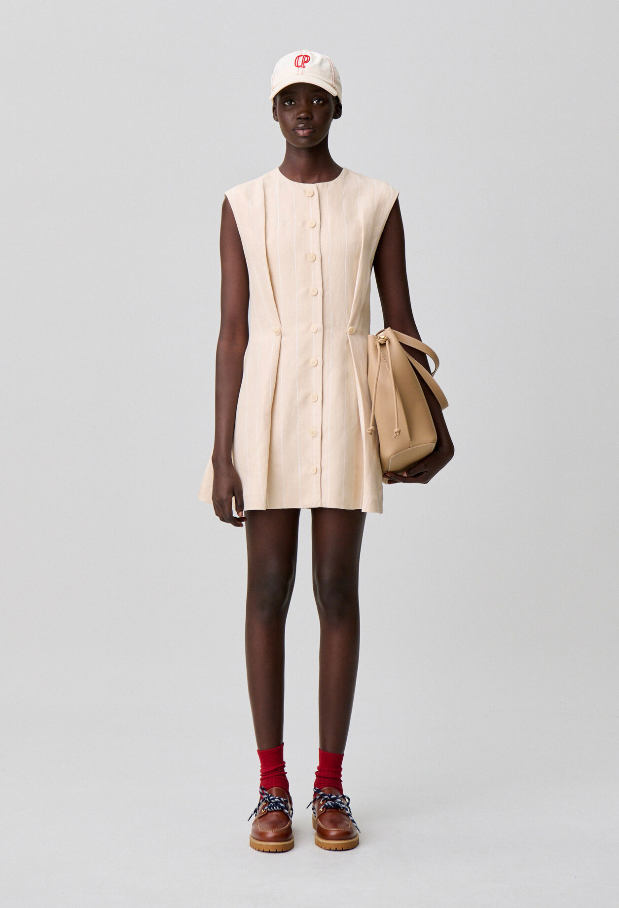 Vestido corto sin mangas