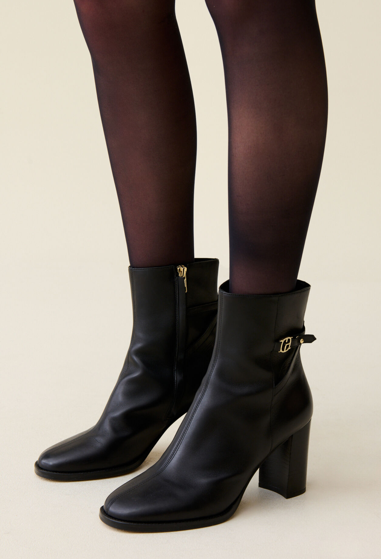 Botines de tacón piel acharolada