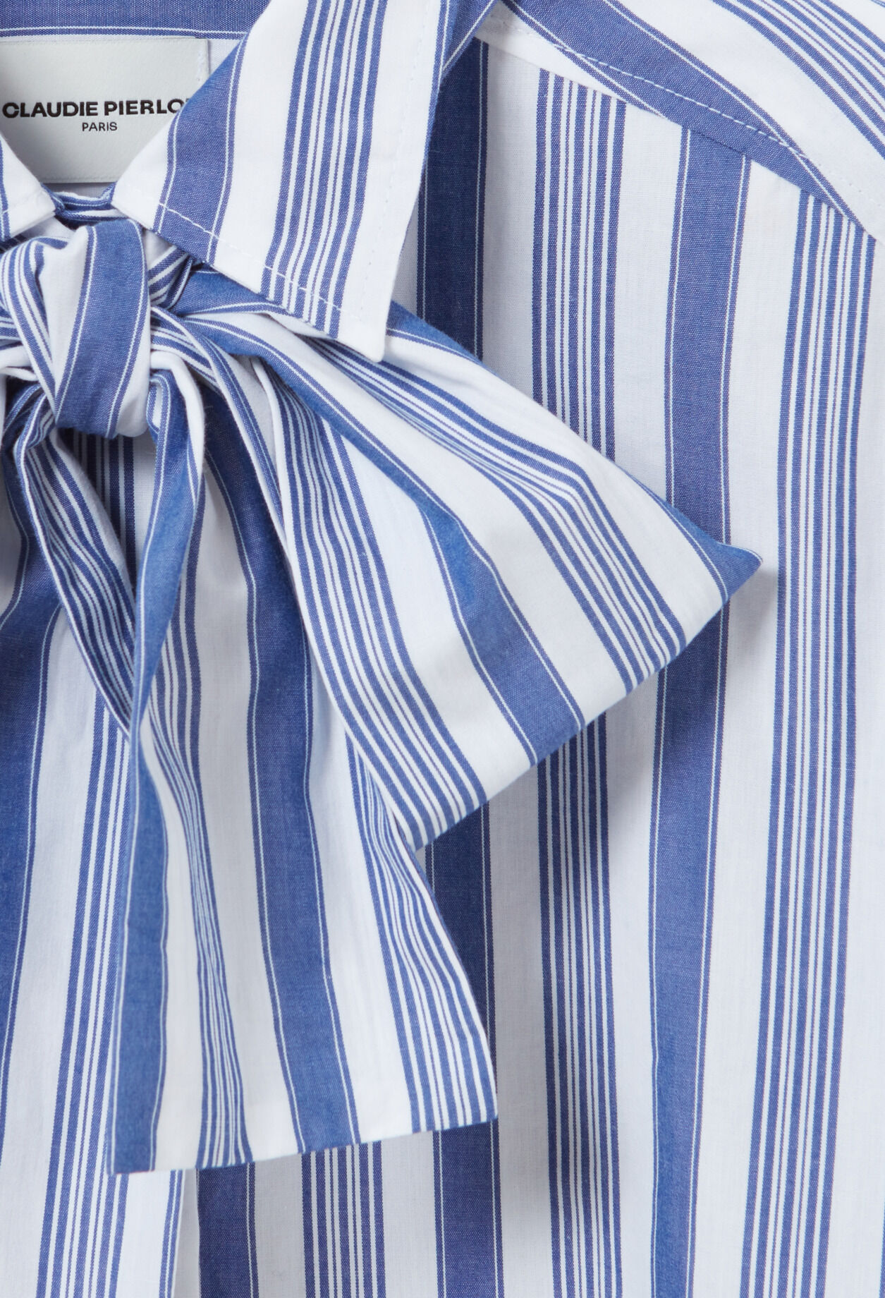 Camisa con rayas y lazo