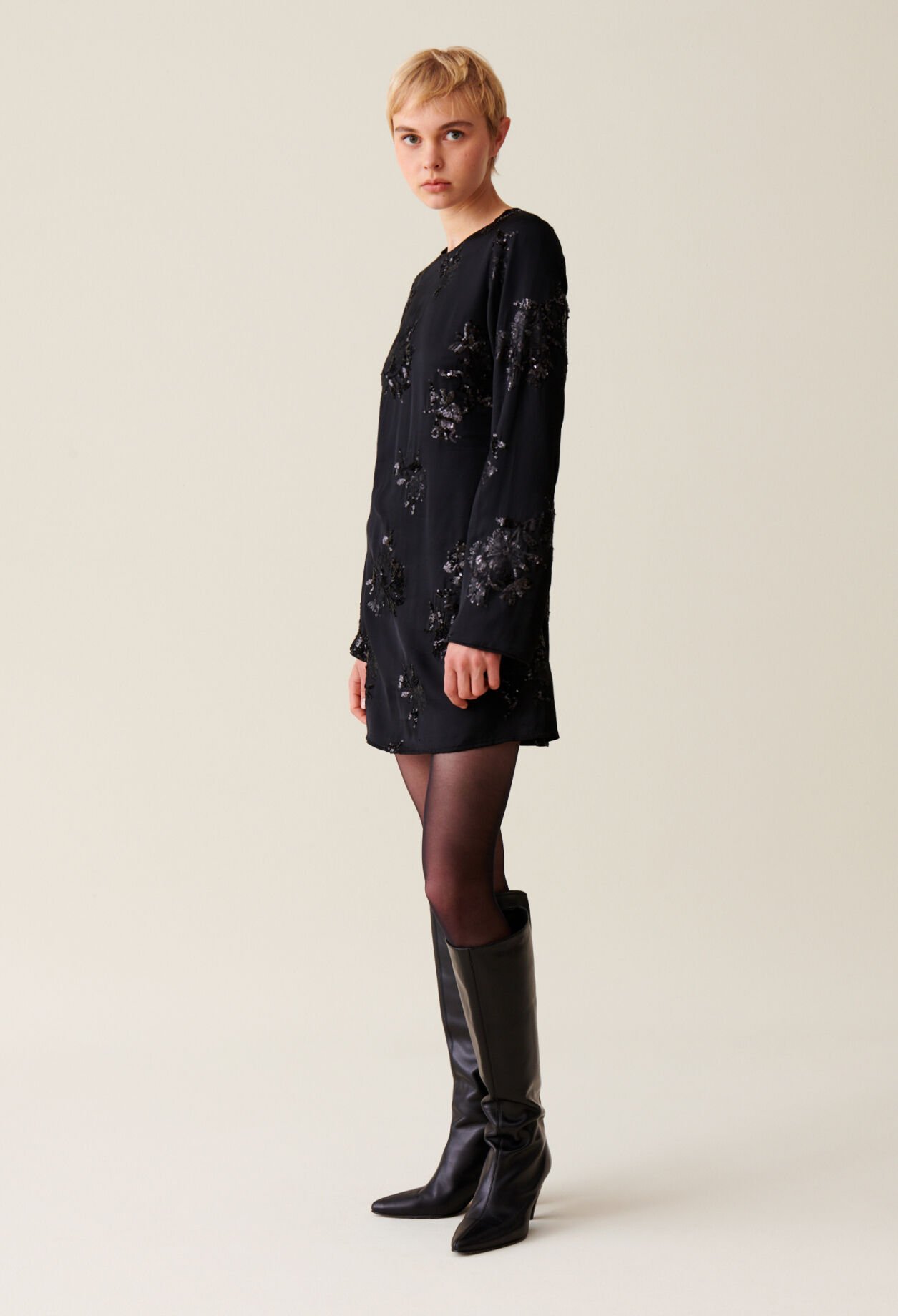 Vestido corto negro lentejuelas