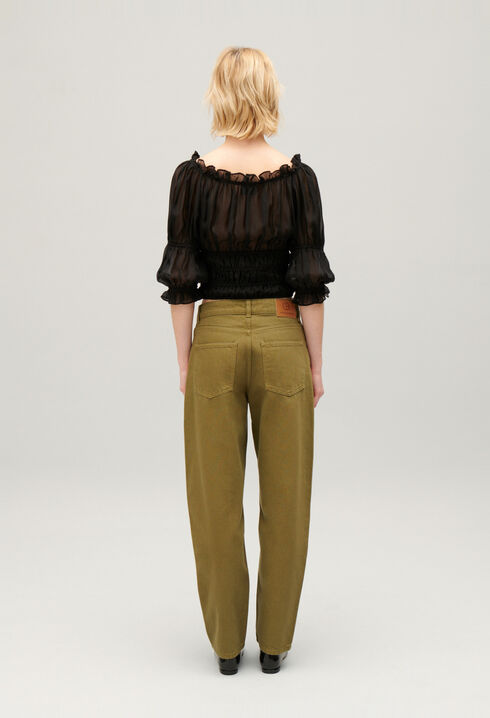 Blusa corta negra con volantes