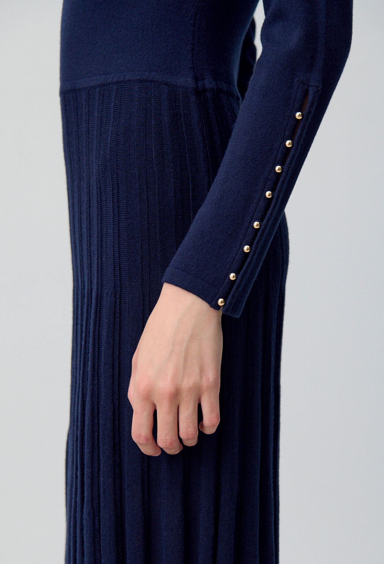 Vestido largo de punto con cuello