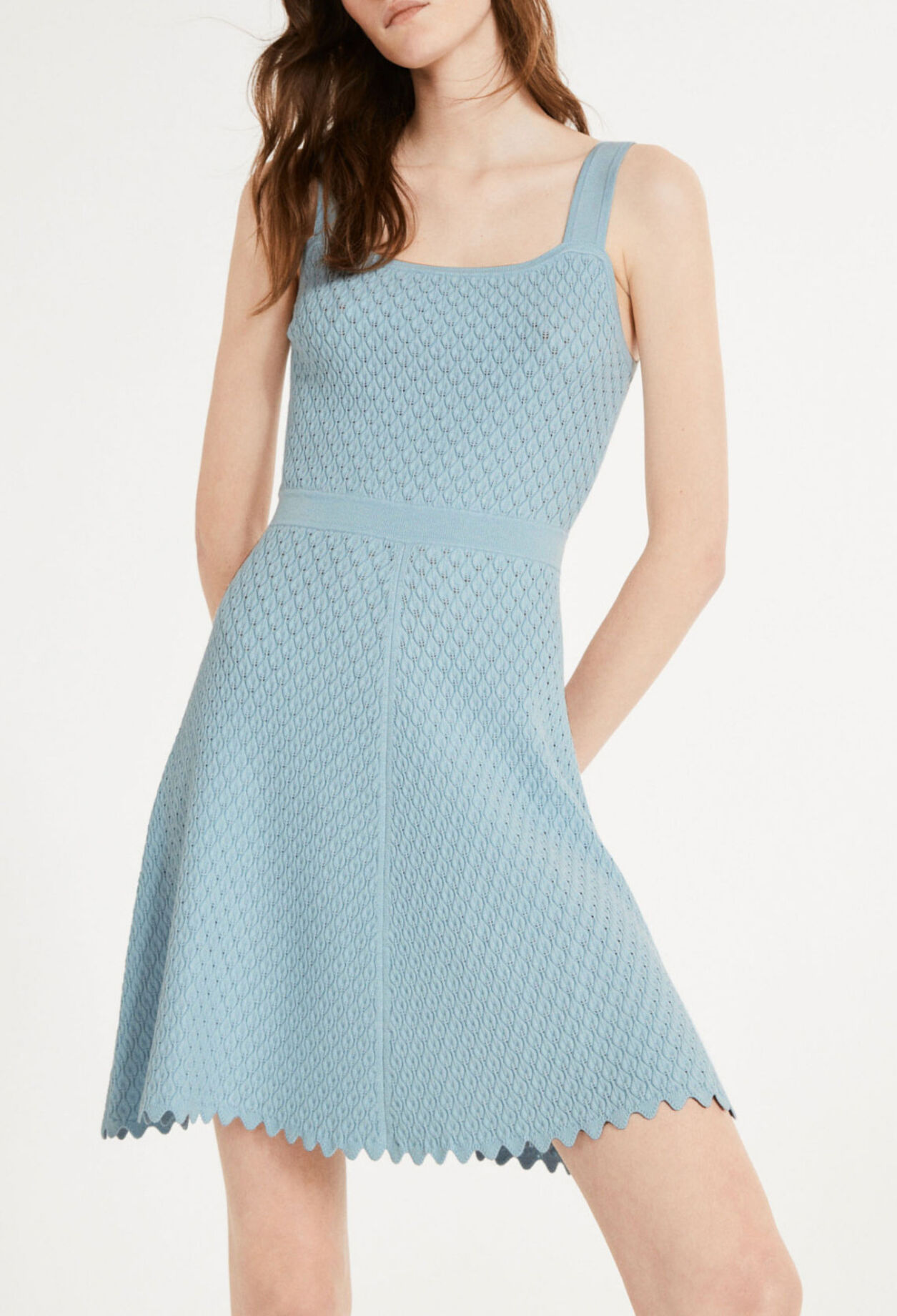 Vestido corto acampanado