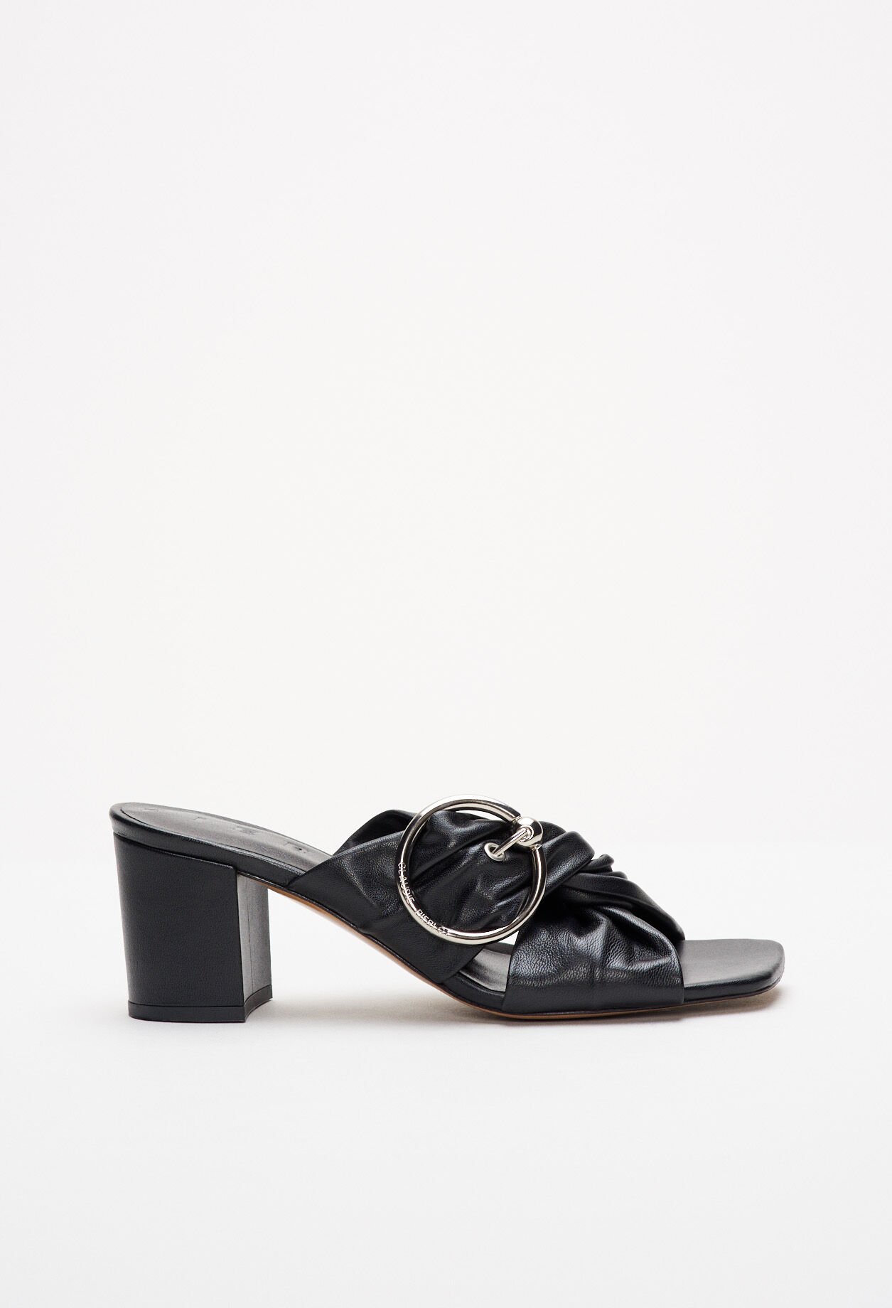 Sandalias mules con hebilla de metal