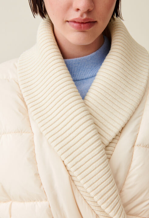 Abrigo acolchado con cuello chal