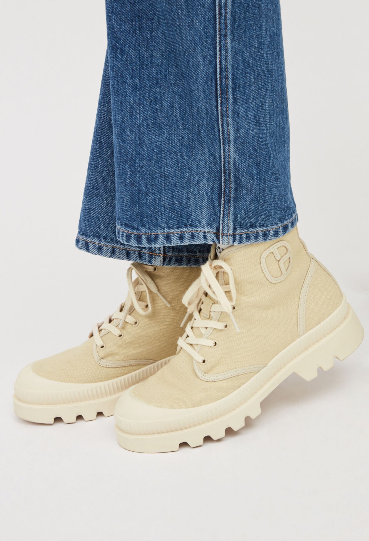 Botas dos tonos de tela