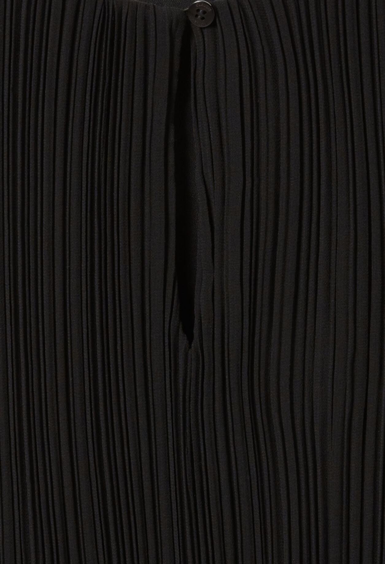 Vestido corto plisado manga larga
