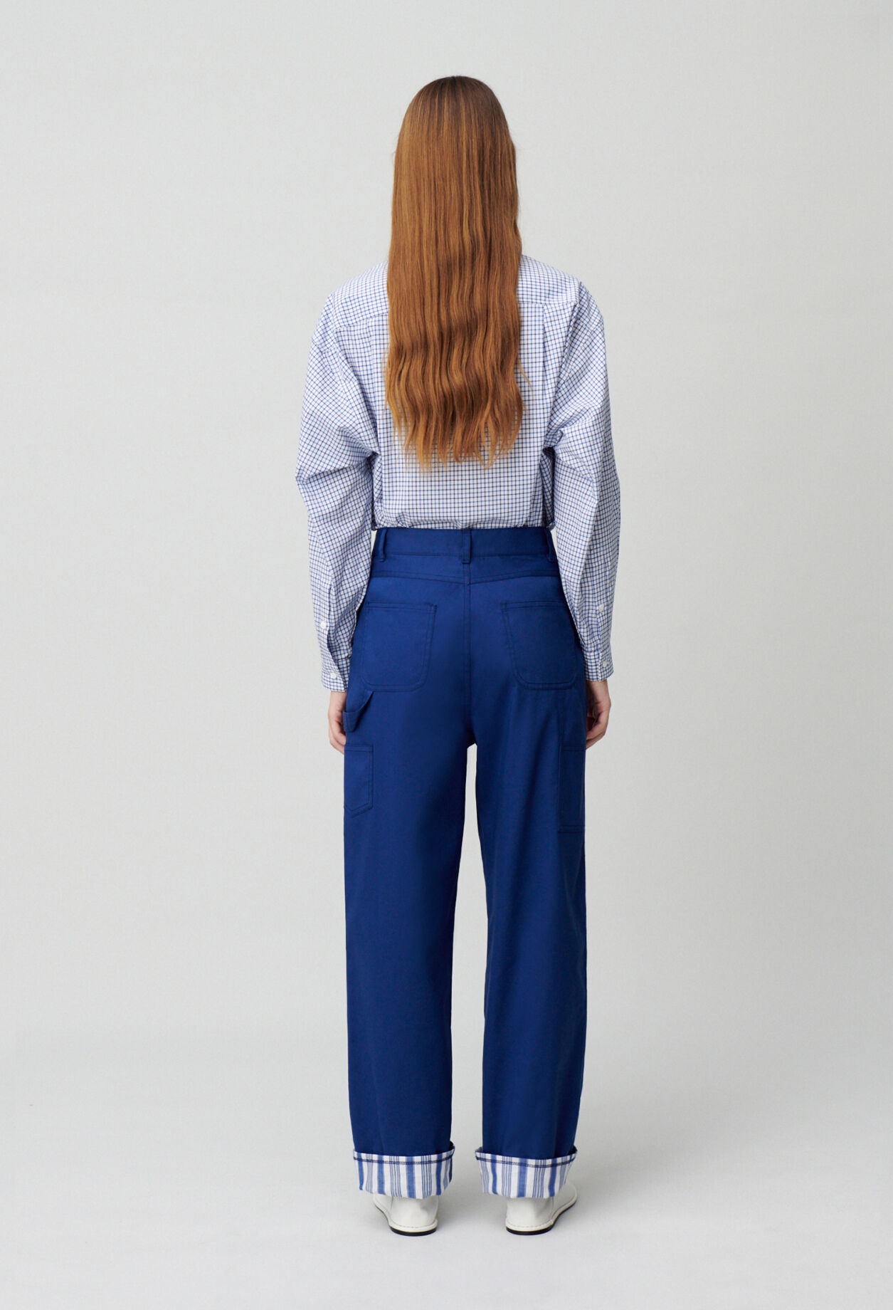 Pantalón con dobladillos a rayas