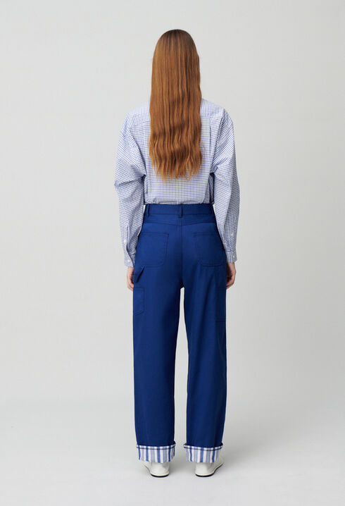 Pantalón con dobladillos a rayas