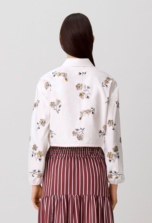 Camisa con flores y lentejuelas