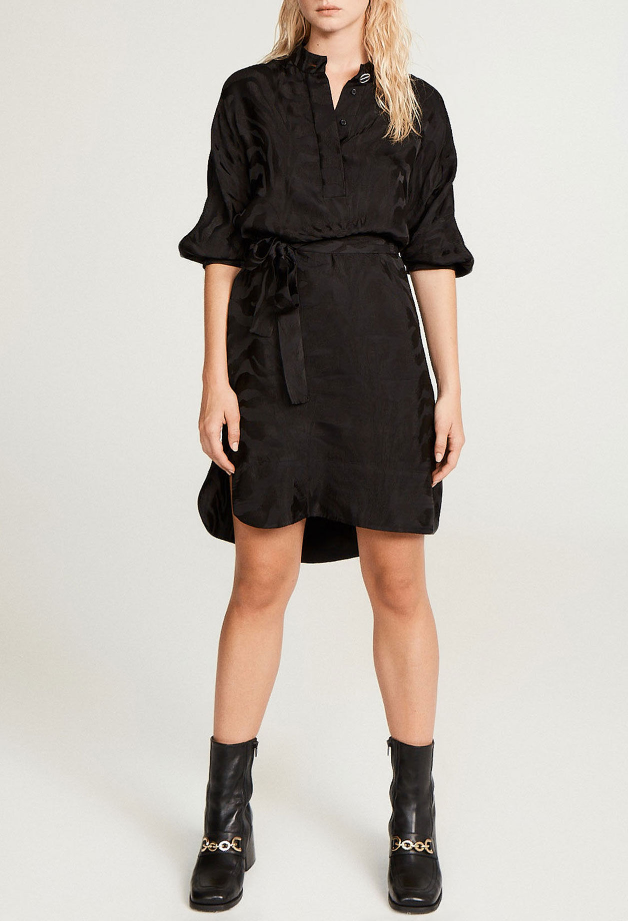 Vestido negro satinado