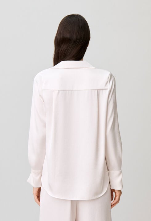 Blusa fluida con cuello