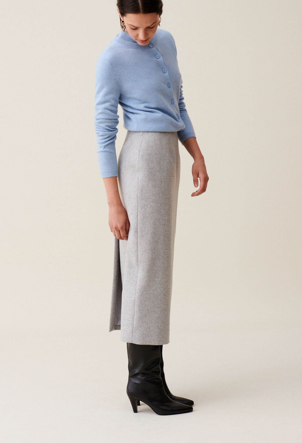 Falda l&aacute;piz gris de talle alto