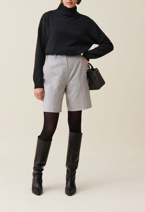 Pantal&oacute;n corto gris claro