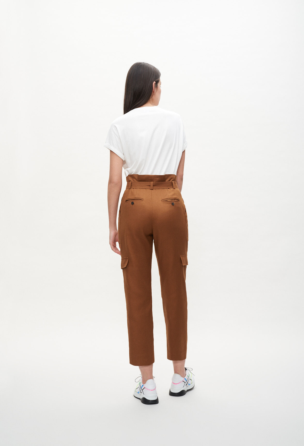 Pantalón recto con bolsillos