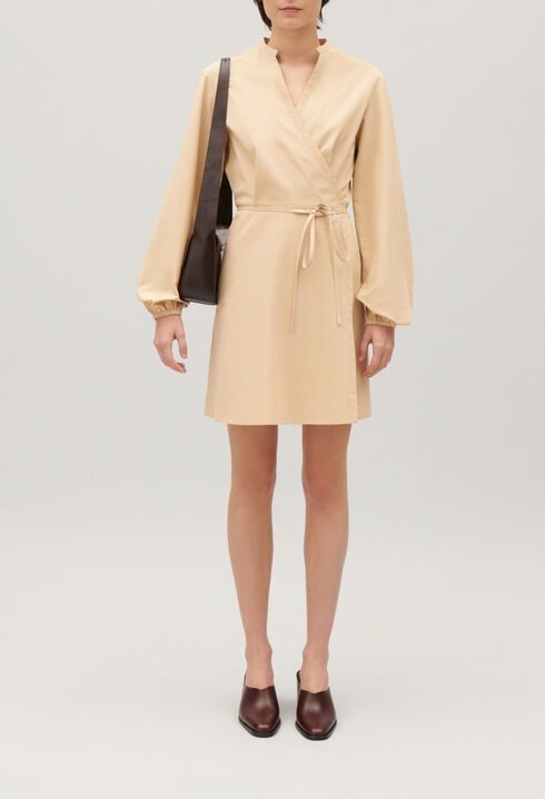 Vestido corto cruzado cuello mao