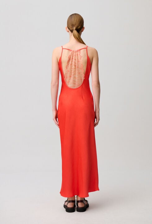 Vestido fluido de sat&eacute;n y encaje