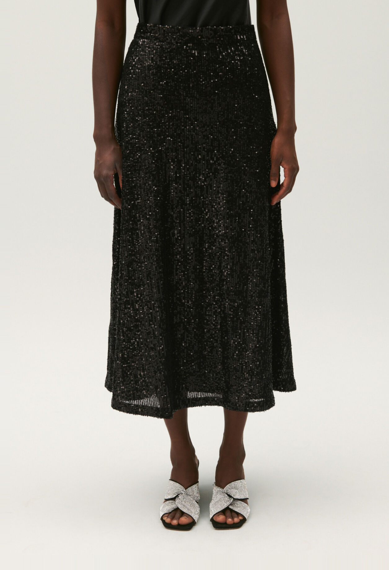 Falda midi de lentejuelas negra